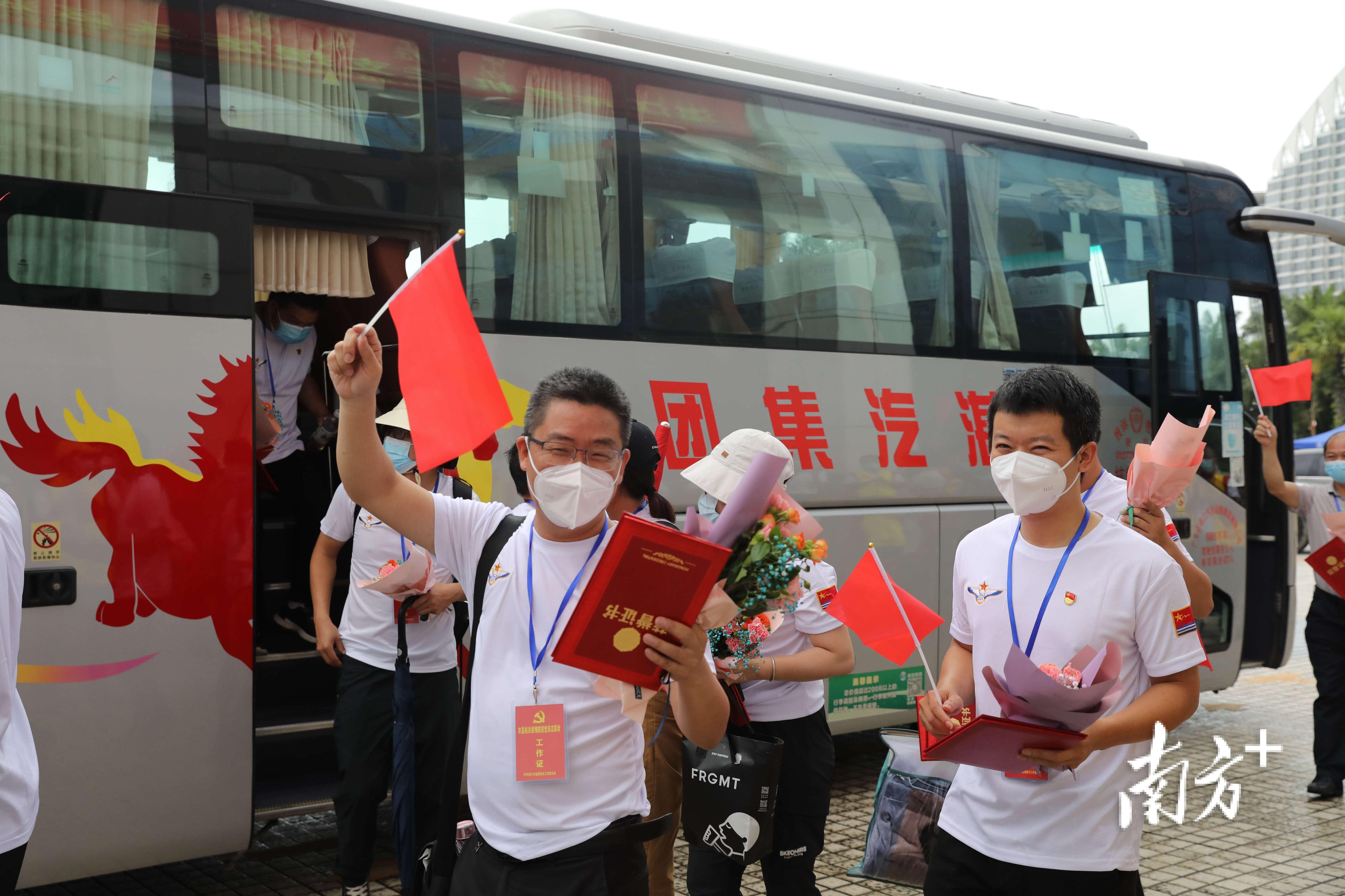 疫情中的无畏守护者，医护英雄人物