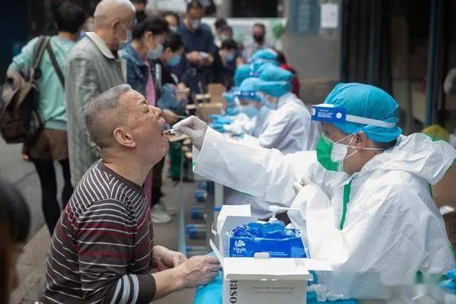 上海市新冠疫情防控工作领导小组，引领城市抗击疫情的坚强后盾