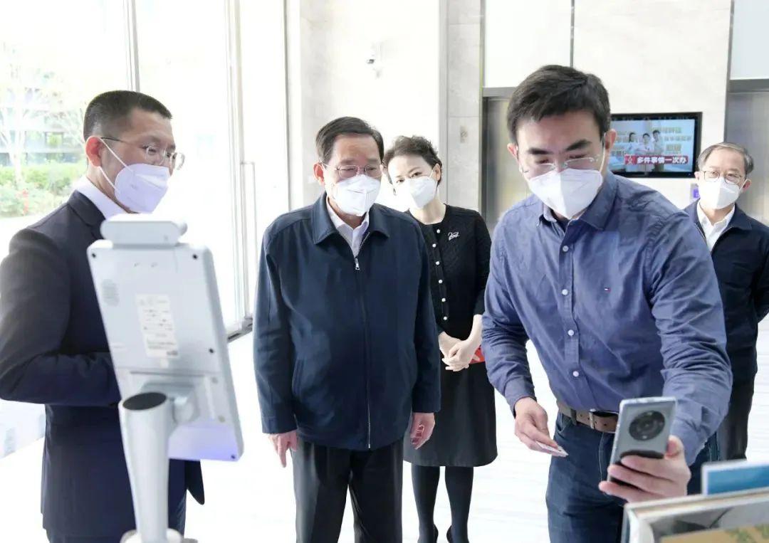 上海疫情防控加紧，坚决遏制疫情扩散势头，筑牢防线守护城市安全