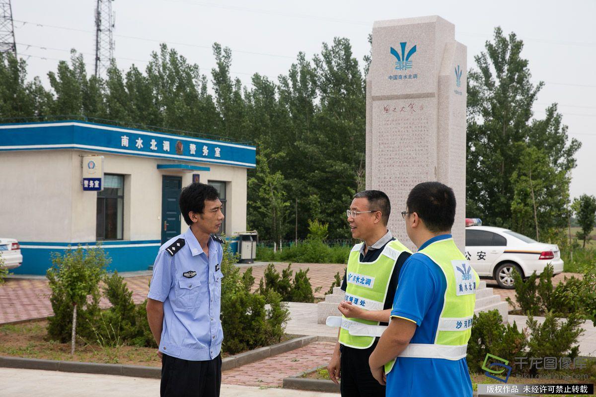 石家庄疫情下的商场关闭与城市的静默守护者