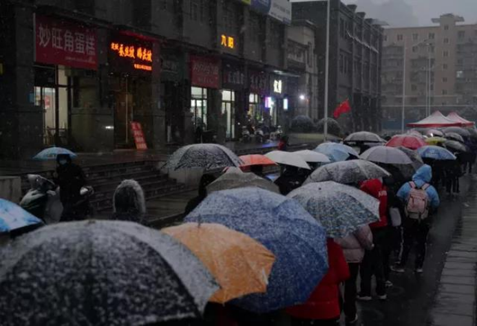 南京疫情与郑州暴雨，挑战与希望交织的城市记忆