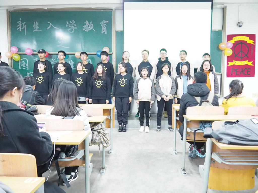 河南郑州大学生风采展示