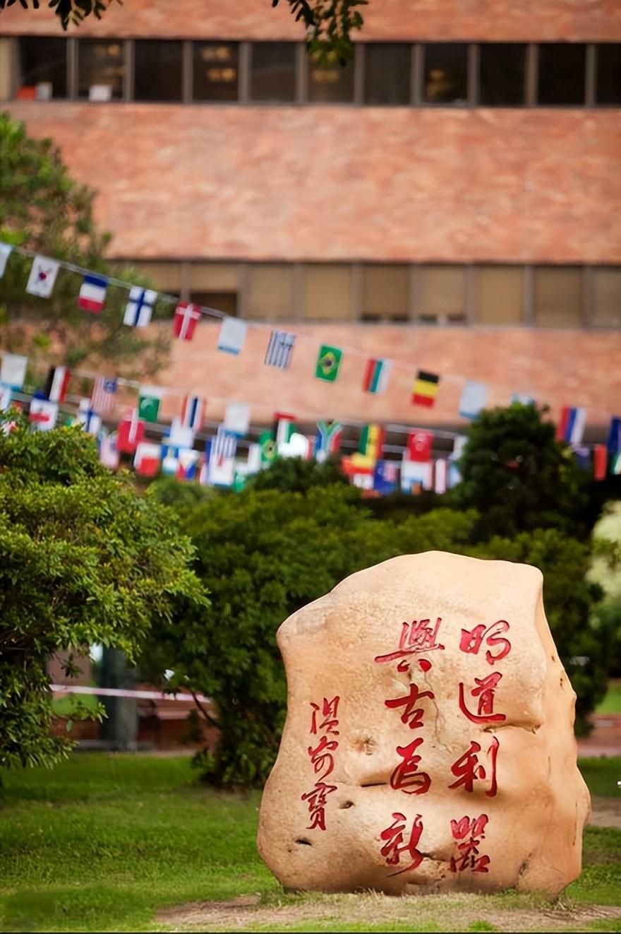 香港与北京地理对比，区域面积与地理维度探索