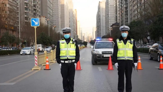 香港坚决实施疫情管控措施，保障民众健康安全，遏制疫情蔓延势头