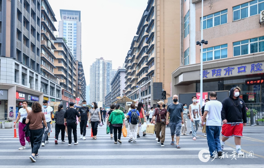 贵阳新冠疫情封锁期间，城市与人民的日常生活