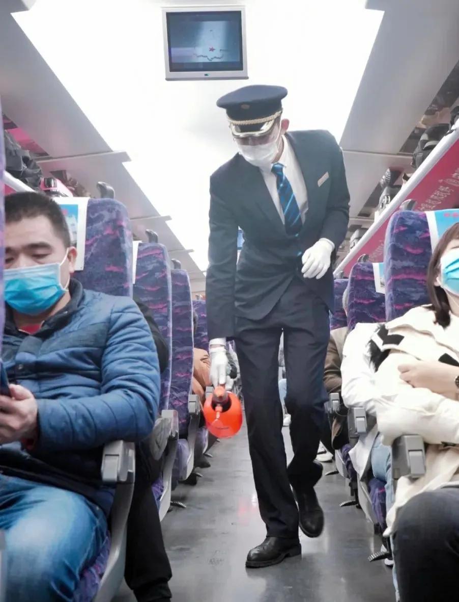 武汉疫情封闭回顾，时间、影响与反思