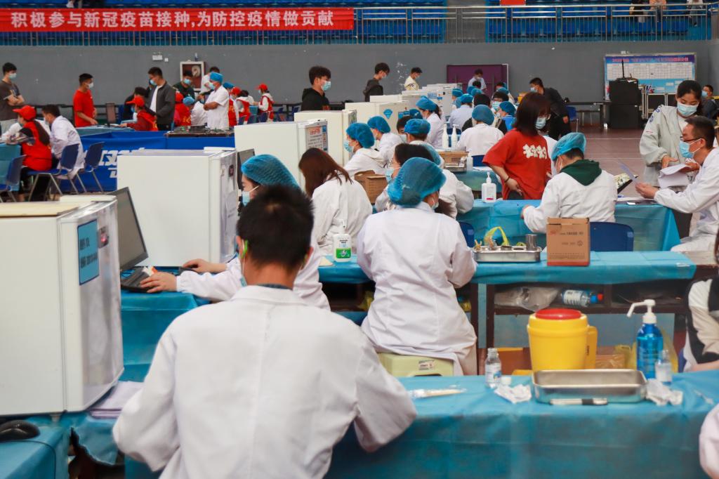 港人在北京接种新冠疫苗，共同构筑健康长城