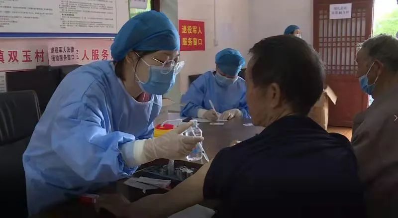 港人在北京接种新冠疫苗，共同构筑健康长城