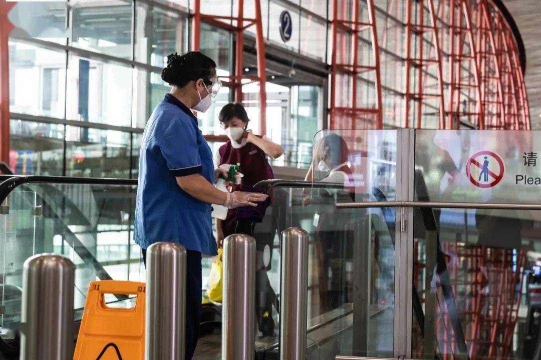 北京机场加强疫情防控措施，筑牢防线确保旅客安全出行