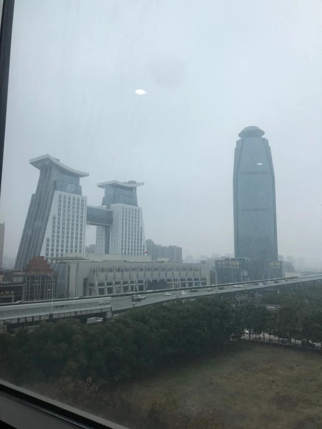 疫情之下的生活场景描绘