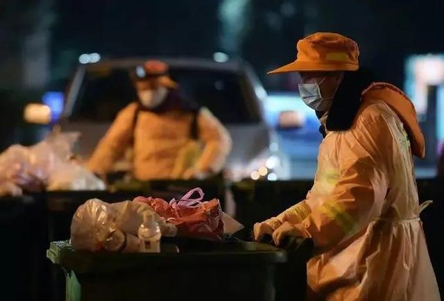 抗疫英雄的无私奉献，感人故事纪实