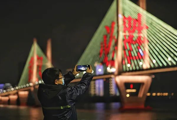 新冠疫情与武汉封城，历史转折的铭记时刻