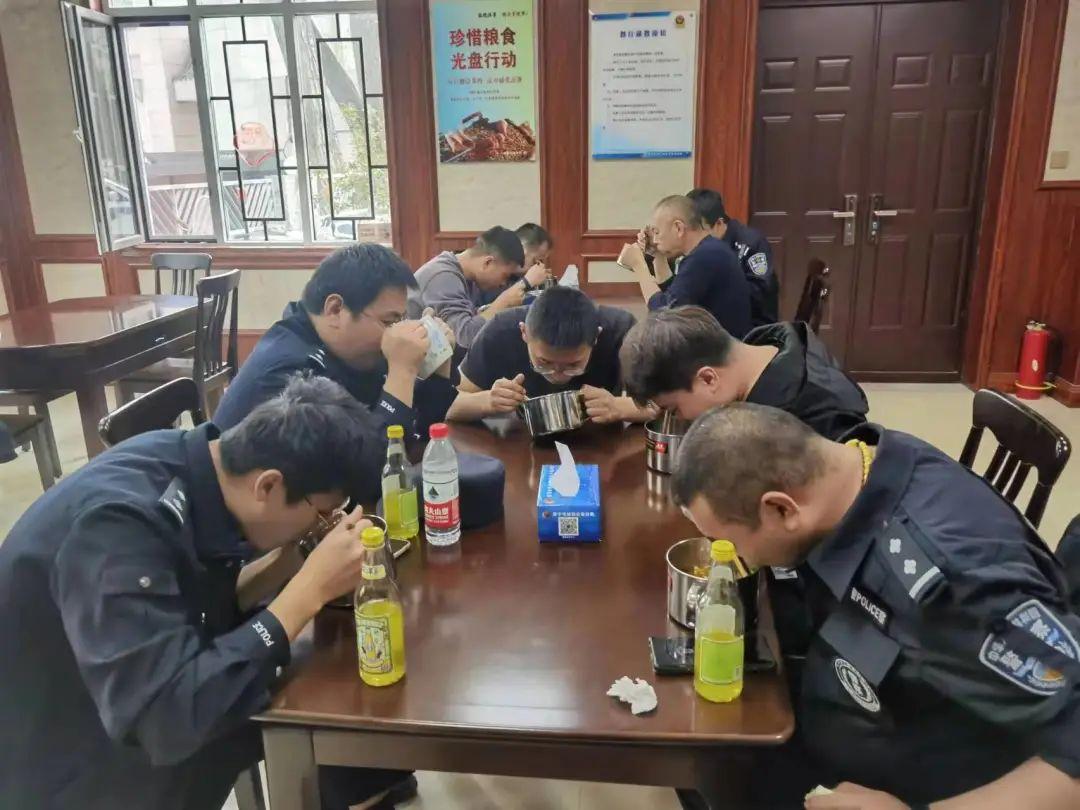 疫情下的大家庭，挑战与温情交织的时光