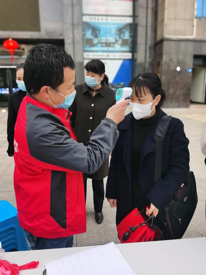 疫情下的家居生活，挑战与适应之道