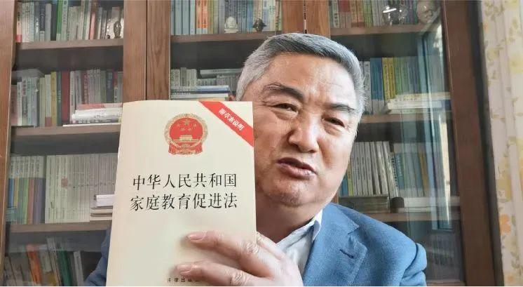 疫情期间家教故事漫画，教育的温情与力量