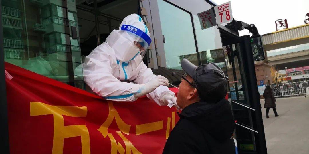 疫情背后的温暖，人间大爱与坚韧的力量展现
