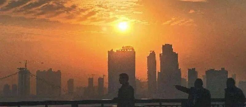 武汉疫情解封时刻，曙光初现，希望与坚韧并存
