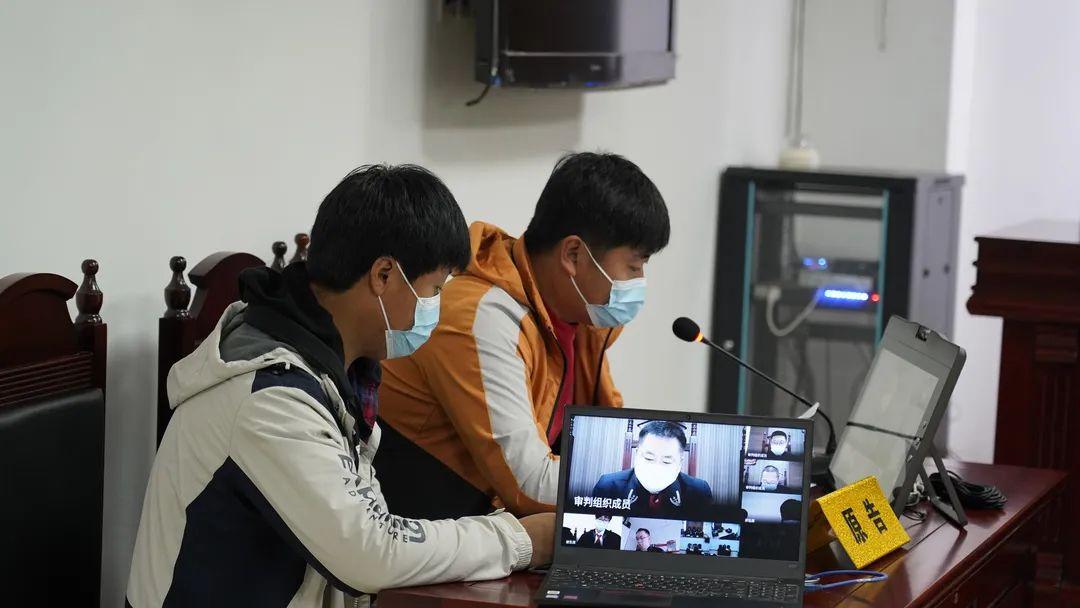 疫情开始与结束的时间，图片记录的历史印记