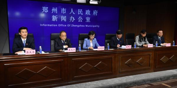 疫情之年，挑战与希望的交织
