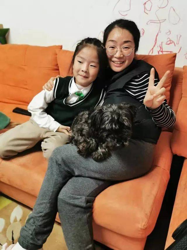 薛彩恩的成长故事，疫情下的家教生活之旅