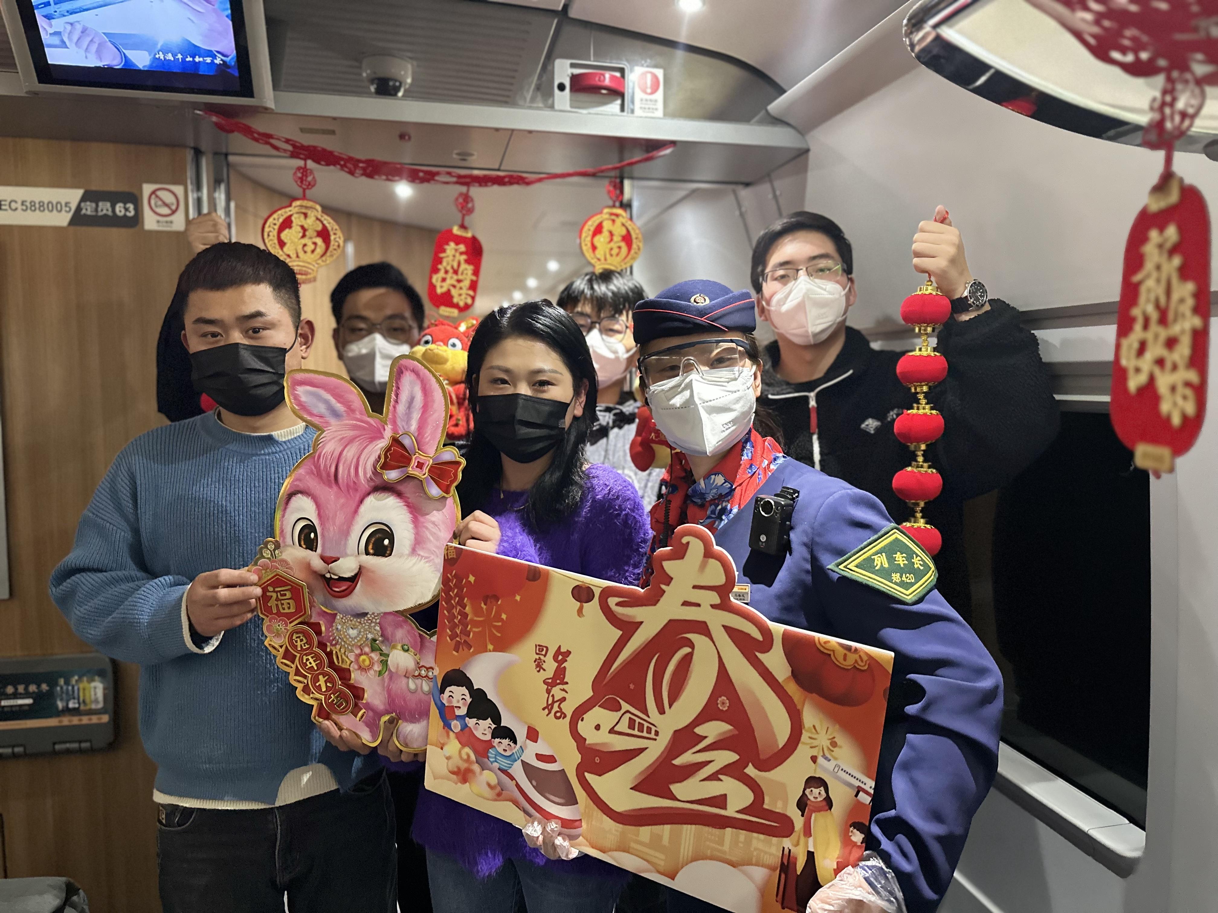 2045年疫情回顾与前瞻，挑战中的创新与人性的光辉