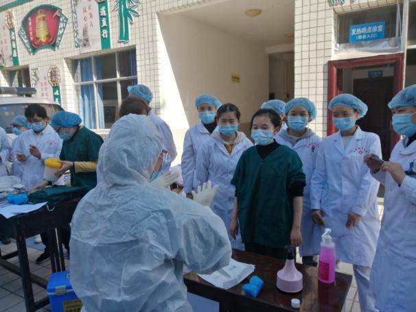 疫情挑战与希望交织的2020最后一天