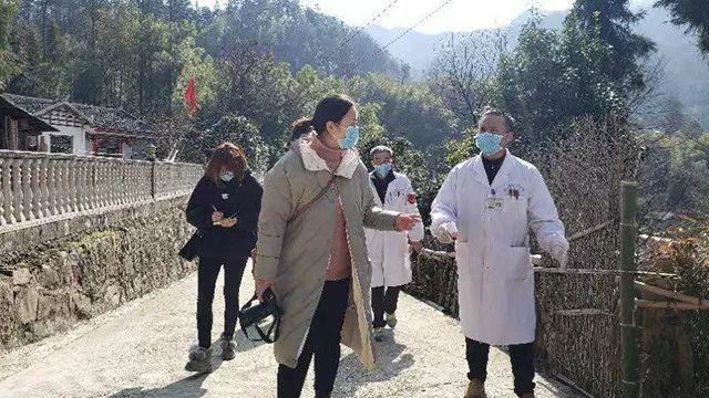 疫情期间医护人员英勇奋战，无畏逆行者的感人故事
