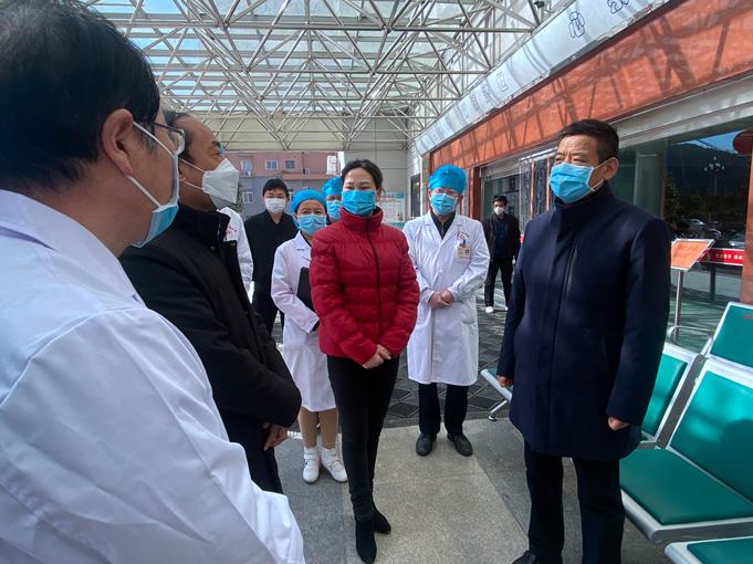 疫情期间的无畏守护者，医护人员无畏前行，守护生命的勇士