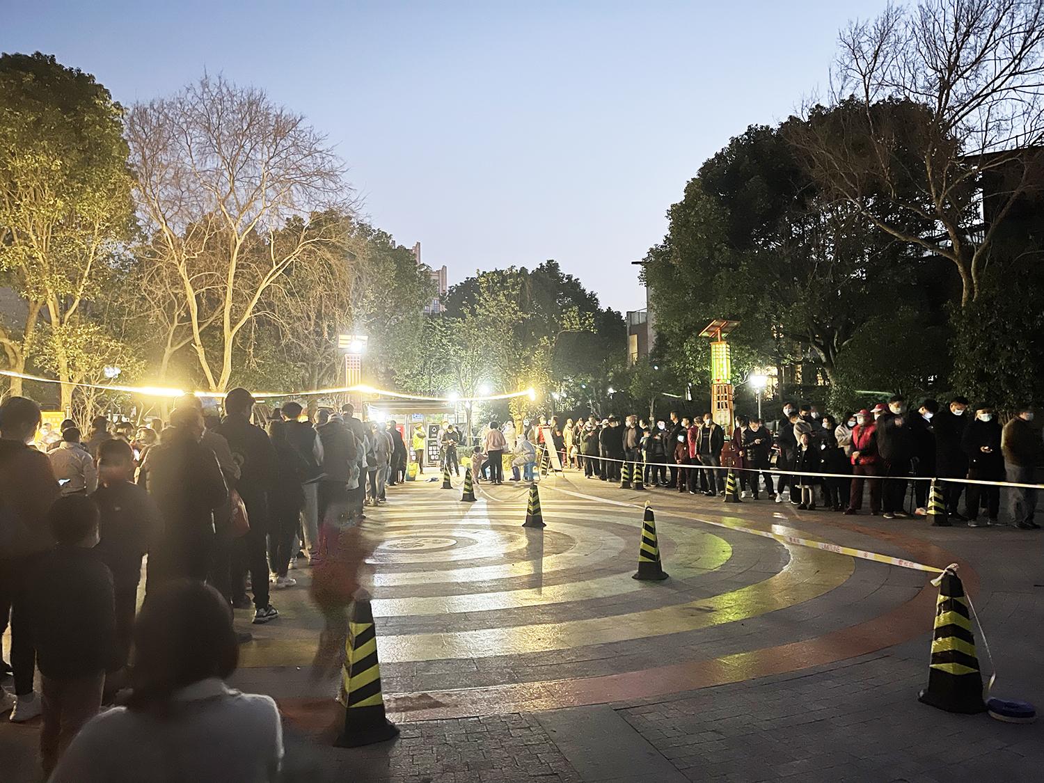 回望与反思，2022年上海疫情始末及其影响