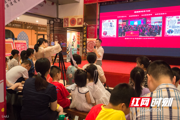 疫情中的白衣勇士，无畏抗疫英雄事迹展