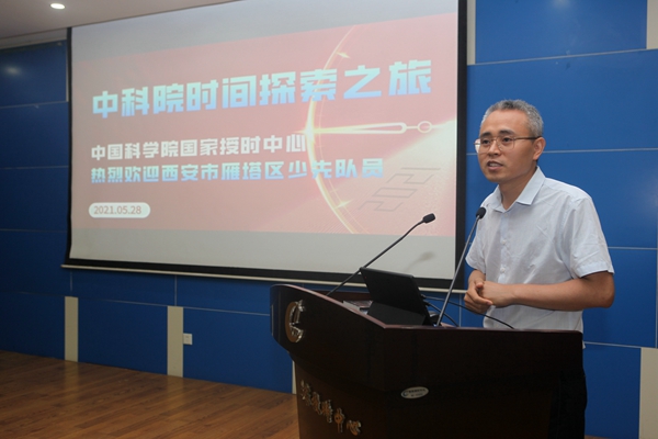 新冠疫情封城时刻，城市静止中的守望相助力量