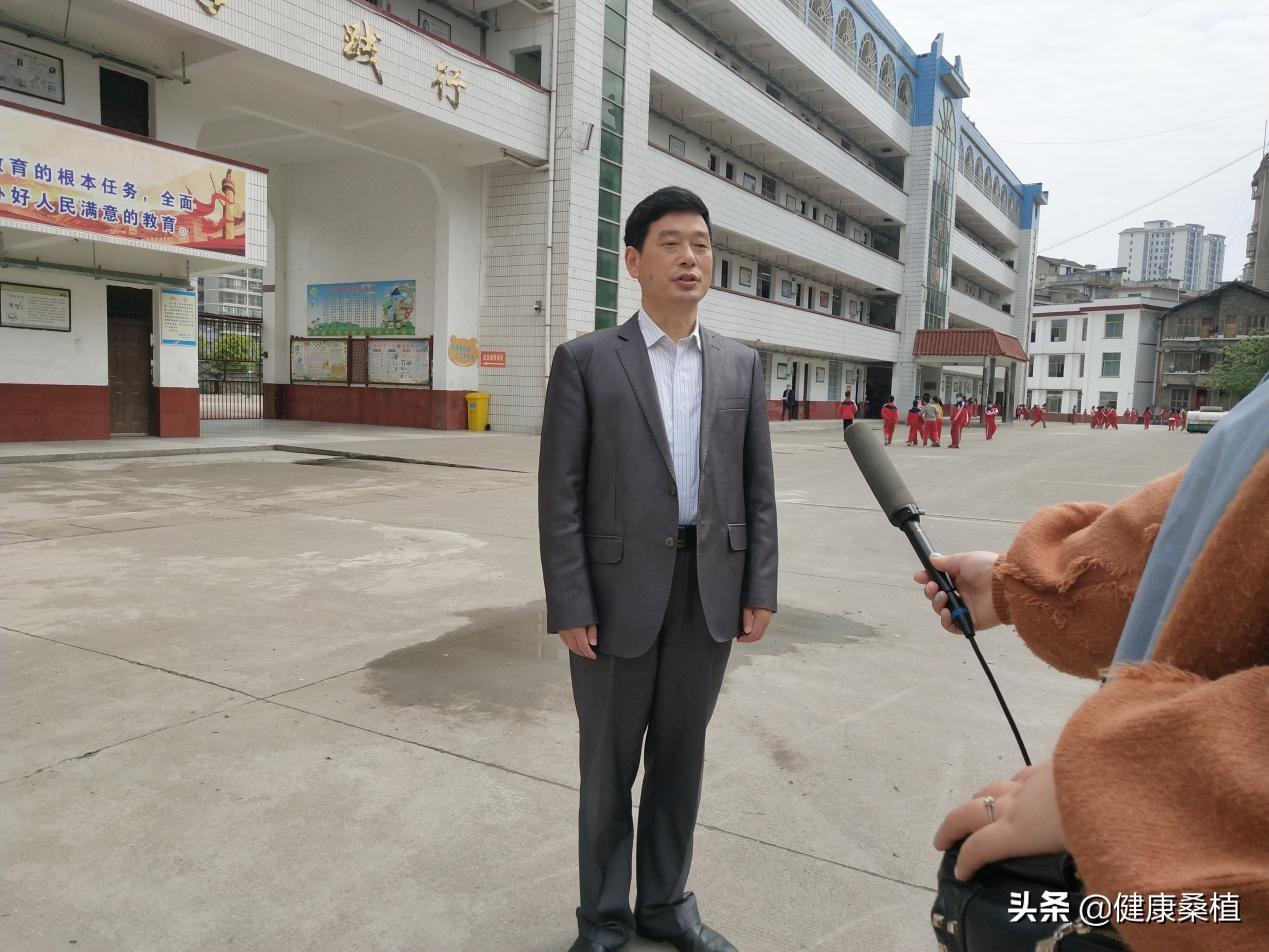 疫情期间英雄事迹感人瞬间
