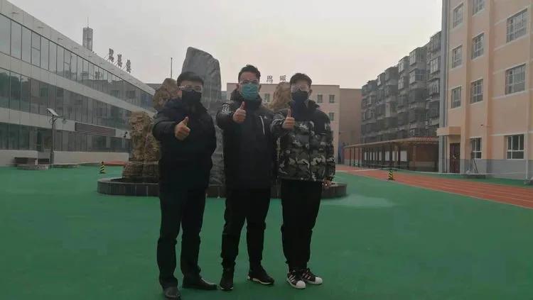 全球疫情结束曙光，希望与挑战并存
