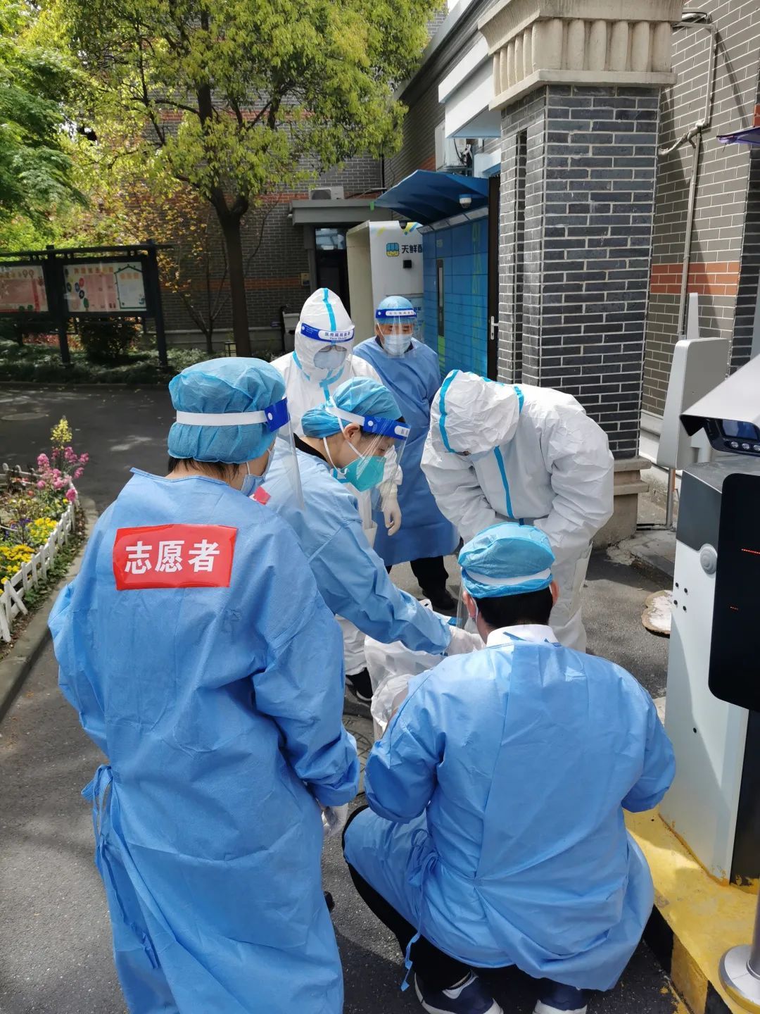疫情中的温情守护