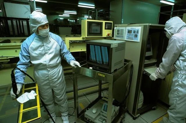 全球疫情爆发纪实，2019年疫情爆发当天的震撼新闻报道