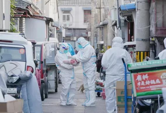 新冠疫情解除，曙光照亮希望之桥，重返生活正轨