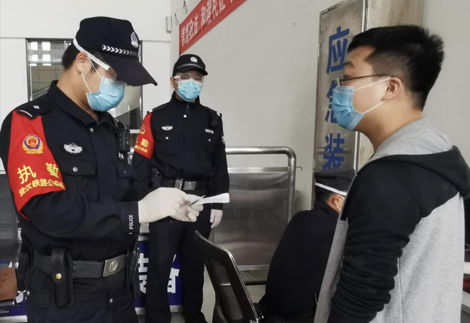 武汉解封之际，希望与重生的交汇点