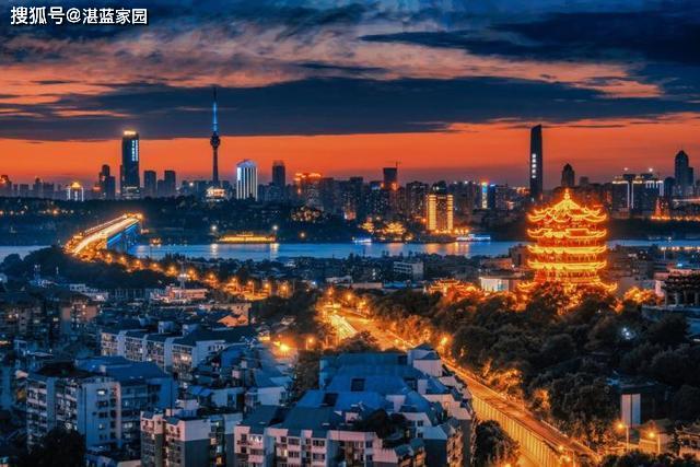 武汉疫情解封时刻，破晓新生的曙光来临