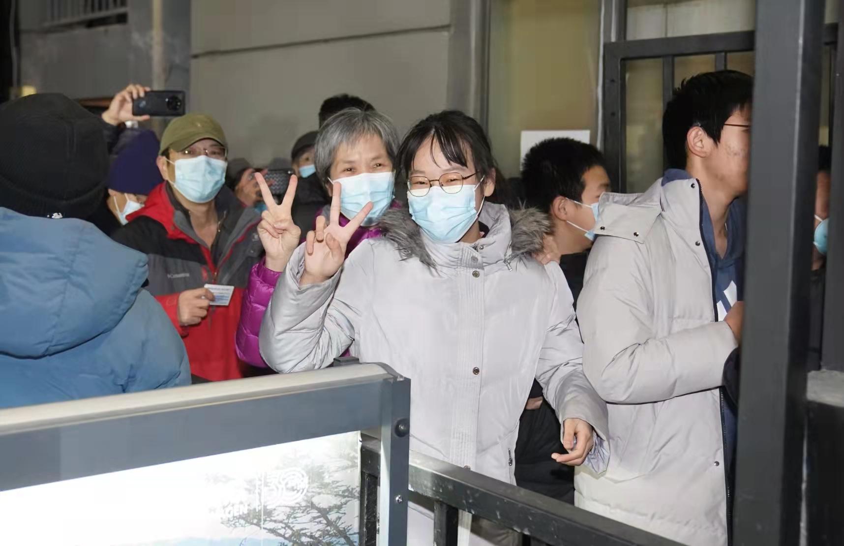 疫情之下，希望之光照亮解封之年