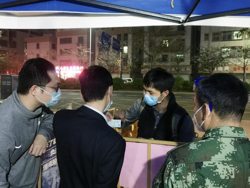 深圳疫情防控升级，坚决遏制疫情扩散，保障人民生命安全通知
