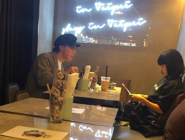 疫情阴霾下的阳光裂缝——寻找生活的希望与力量