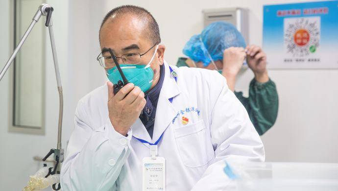 致敬抗疫英雄，致敬新冠疫情医护人员