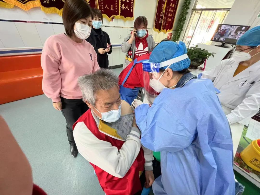 疫情期间社区护士的温情守护，守护生命的温暖使者