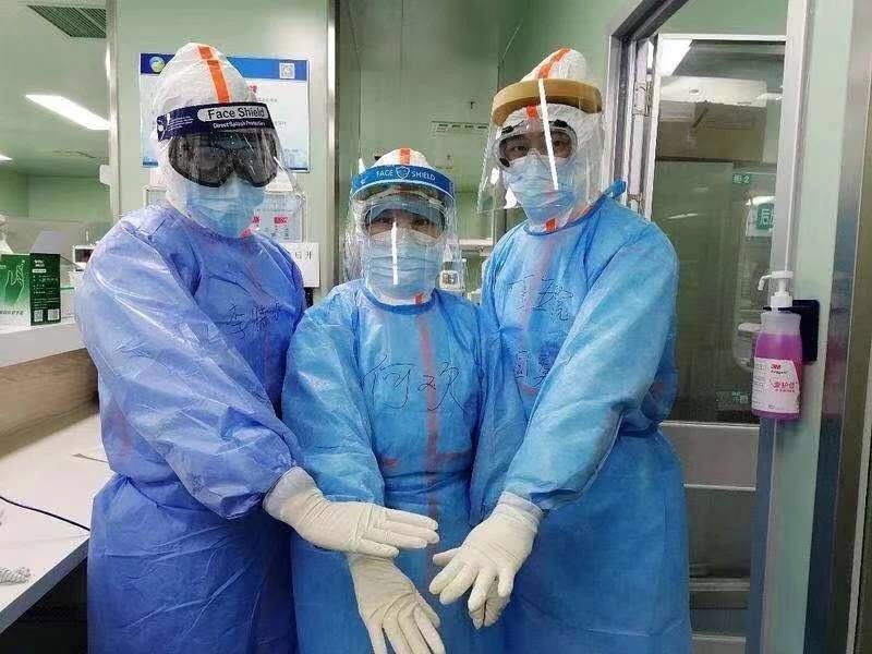 疫情期间最暖心医护人员图片