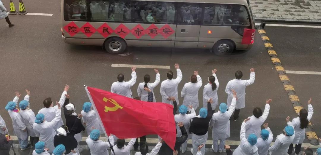 疫情期间无畏前行的白衣战士，医护人员事迹简介