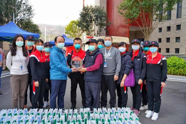 疫情期间医护人员英勇事迹范文，守护生命的白衣战士