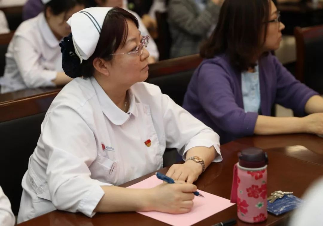 疫情期间杰出医护人员个人事迹典范