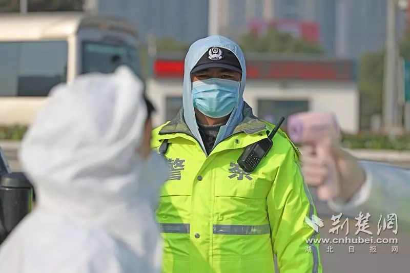 疫情逆境中的温暖守护者，医护人员感人事迹