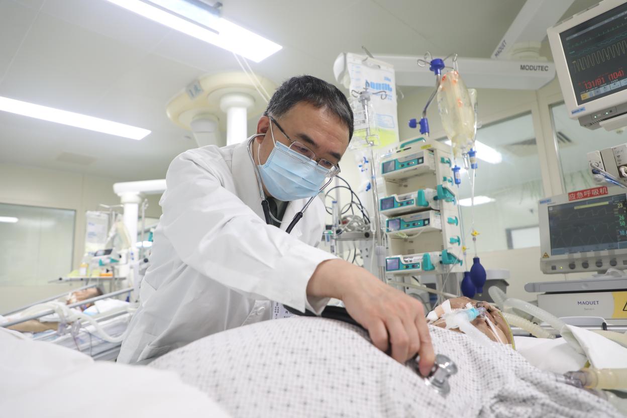 疫情期间医护人员，无畏战士，守护生命的使者