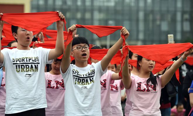 江苏省店铺挂国旗，疫情下的民族情怀与国家精神展现
